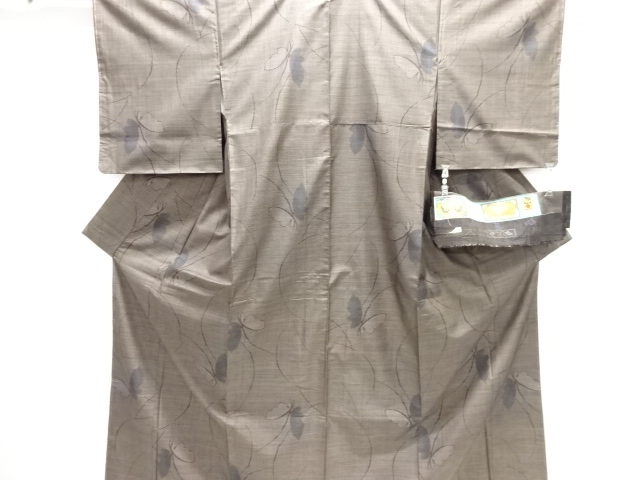 芝草に蝶模様織り出し本場泥大島紬着物(7マルキ)